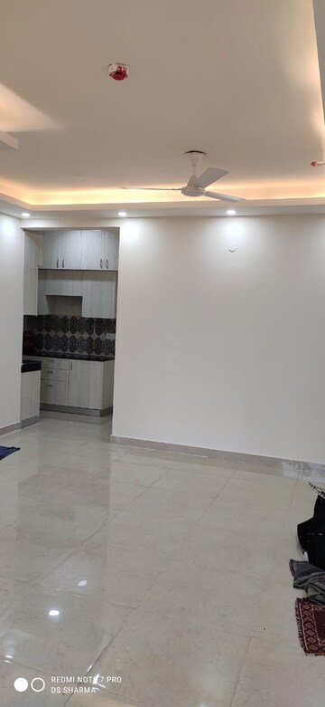 Room in 2 BHK Apartment at Signature Global Prime, Sector 63a – for Rent