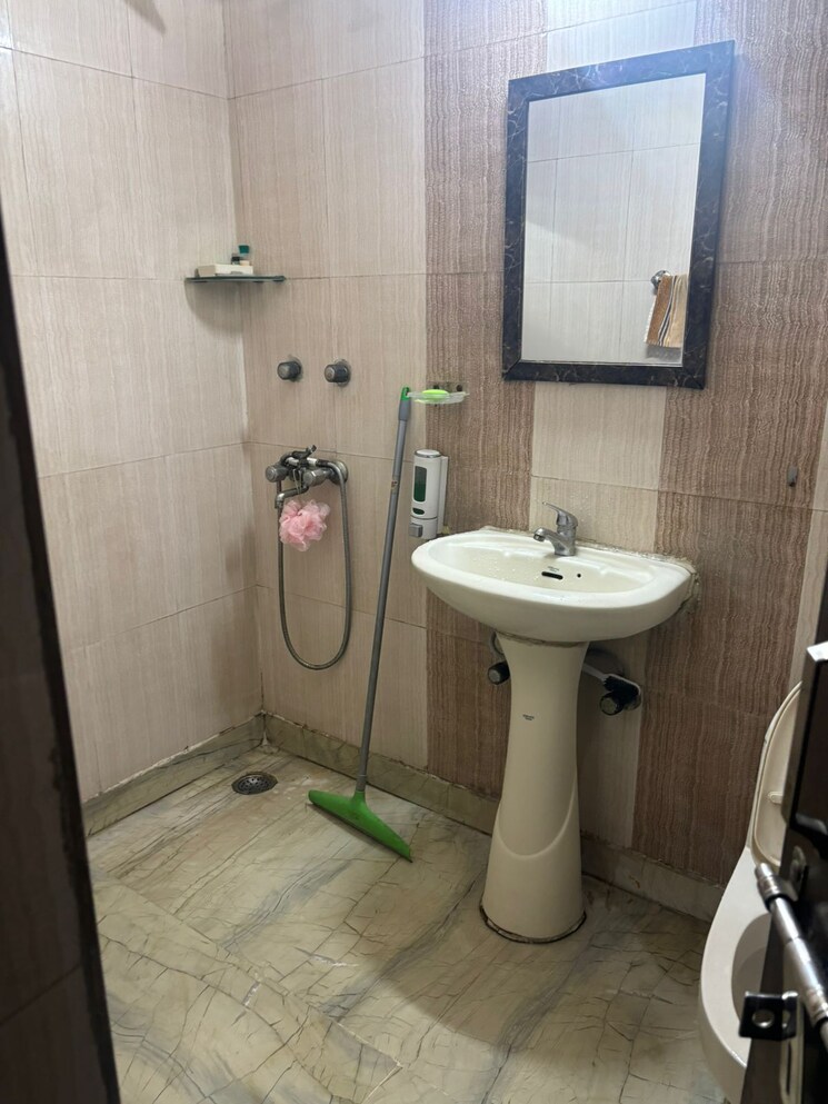 Bathroom, ip extension 3 Bedroom 1250 Sq.Ft. Builder Floor In Ip Extension Delhi 9443509