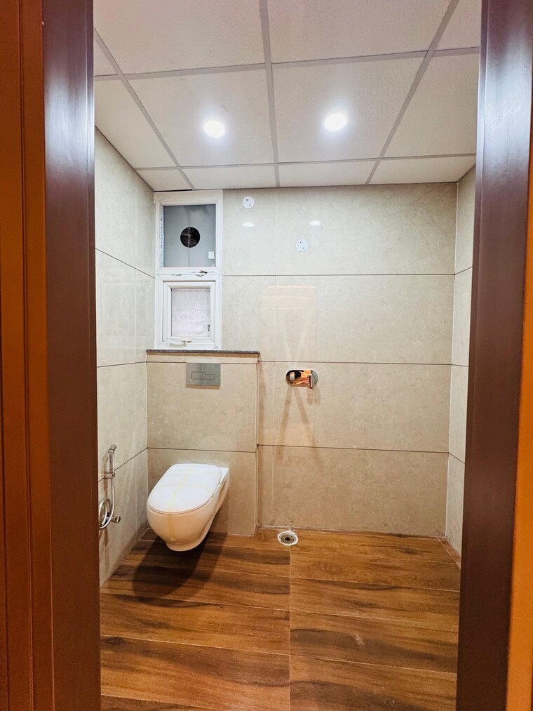 Bathroom, ambala highway 3 Bedroom 1800 Sq.Ft. Builder Floor In Ambala Highway Zirakpur 9443818
