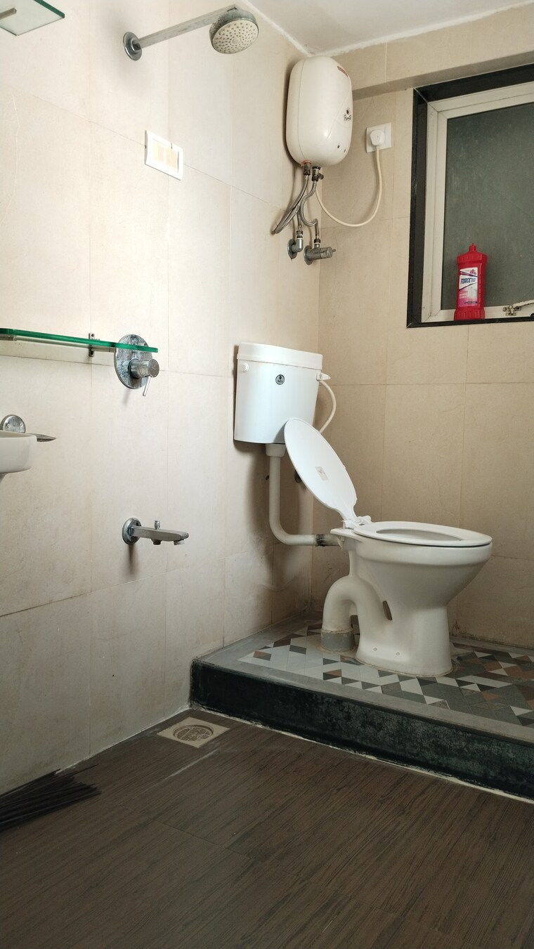 Bathroom, cosmos-the-magestic 3 Bedroom 1125 Sq.Ft. Apartment In Prabhadevi Mumbai 9443994
