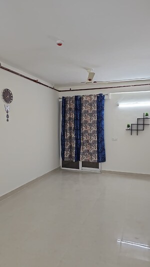 Room in 2 BHK Apartment at Signature Global Prime, Sector 63a – for Rent