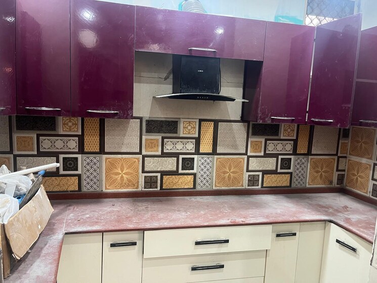 Kitchen, kailash colony 3 Bedroom 160 Sq.Yd. Builder Floor In Kailash Colony Delhi 9444018