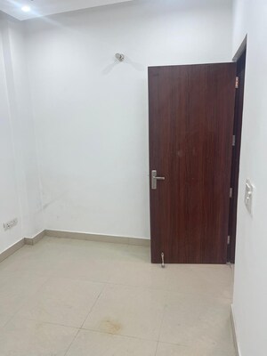 Room in 3 BHK Builder Floor at Kailash Colony – for Sale