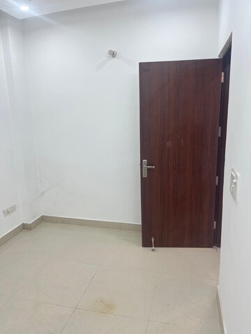 Room in 3 BHK Builder Floor at Kailash Colony – for Sale