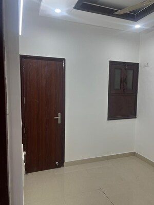 Room in 3 BHK Builder Floor at Kailash Colony – for Sale
