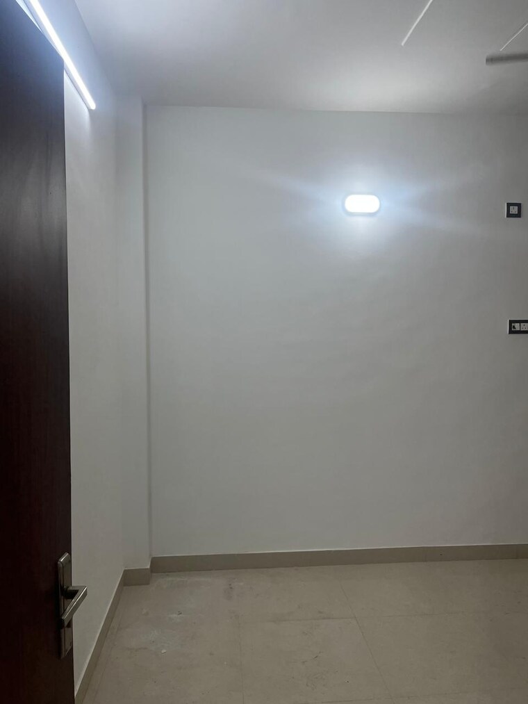 Room, kailash colony 3 Bedroom 160 Sq.Yd. Builder Floor In Kailash Colony Delhi 9444018