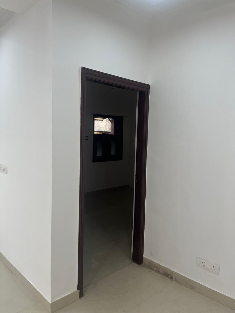 Room, kailash colony 3 Bedroom 160 Sq.Yd. Builder Floor In Kailash Colony Delhi 9444018