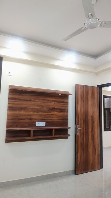 Furnished Amenities in 3 BHK Builder Floor at Pratap Vihar GDA Flats, Pratap Vihar – for Sale