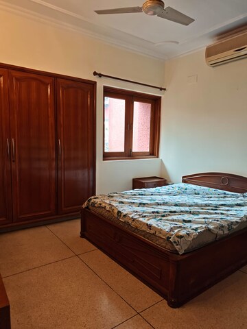 Bedroom in 3 BHK Builder Floor at Alaknanda – for Rent