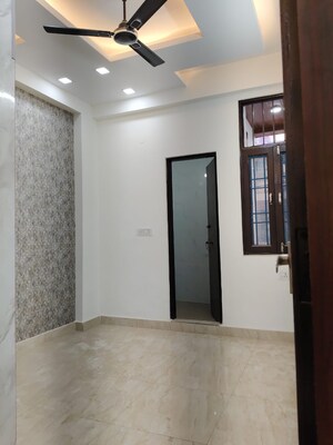 Room in 2 BHK Builder Floor at Niti Khand – for Rent