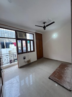 Plot For Sale in Saya Piazza