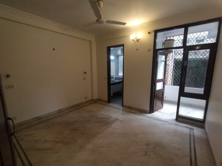 Room, greater kailash part 3 3 Bedroom 217 Sq.Yd. Builder Floor In Greater Kailash Part 3 Delhi 9444223