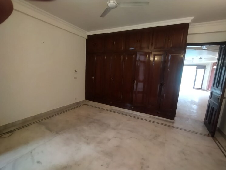 Room, greater kailash part 3 3 Bedroom 217 Sq.Yd. Builder Floor In Greater Kailash Part 3 Delhi 9444223