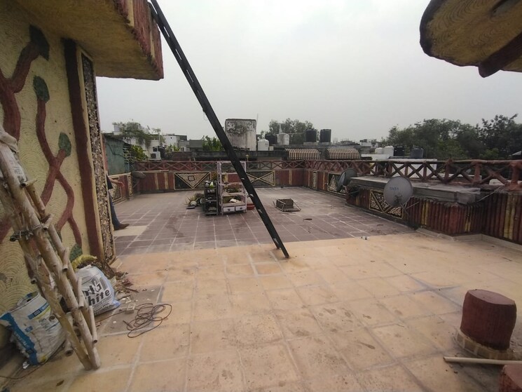  Parking, greater kailash part 3 3 Bedroom 217 Sq.Yd. Builder Floor In Greater Kailash Part 3 Delhi 9444223