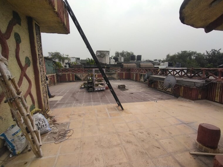  Parking, greater kailash part 3 3 Bedroom 217 Sq.Yd. Builder Floor In Greater Kailash Part 3 Delhi 9444223