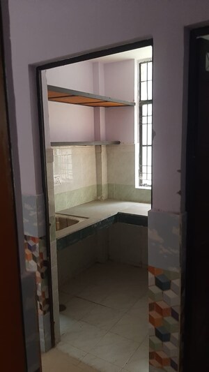 Bathroom in 1.5 BHK Apartment at Sector 10 Greater Noida – for Rent