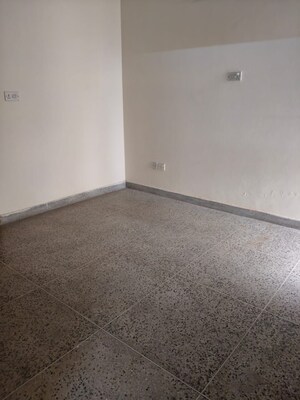 Room in 3 BHK Apartment at Dwarka Mor – for Rent