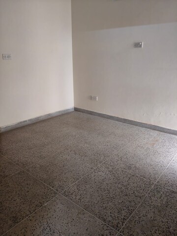 Room in 3 BHK Apartment at Dwarka Mor – for Rent
