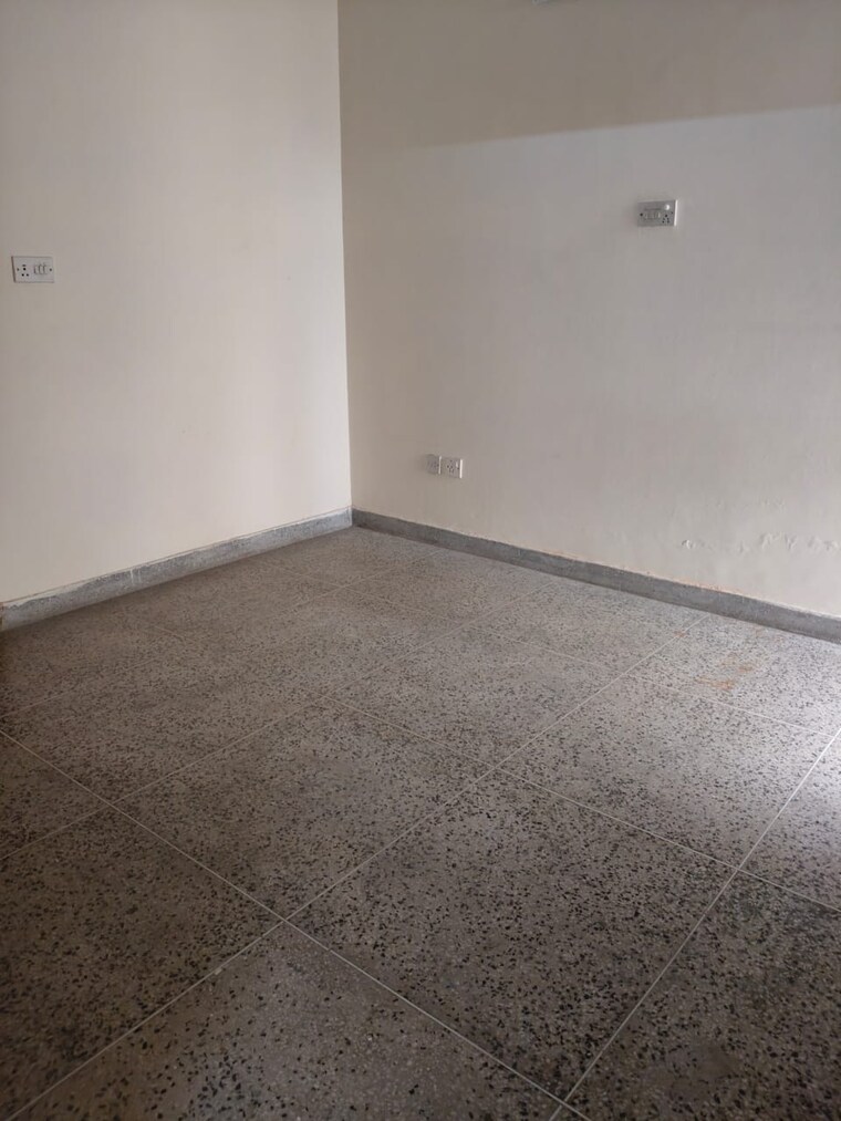 Room, dwarka mor 3 Bedroom 1350 Sq.Ft. Apartment In Dwarka Mor Delhi 9444286