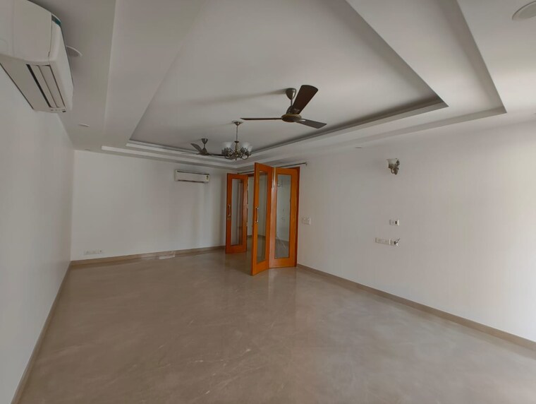 Room, greater kailash i 4 Bedroom 300 Sq.Yd. Builder Floor In Greater Kailash I Delhi 9444313