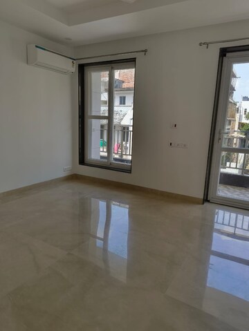 Room in 4 BHK Builder Floor at Greater Kailash I – for Rent