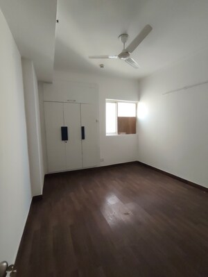 Room in 3 BHK Apartment at Paras Tierea, Sector 137 – for Sale