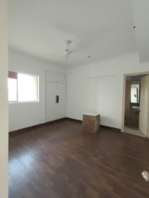 Room in 3 BHK Apartment at Paras Tierea, Sector 137 – for Sale