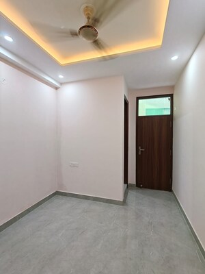 Room in 2 BHK Builder Floor at Reena Homes, Sector 75 – for Sale