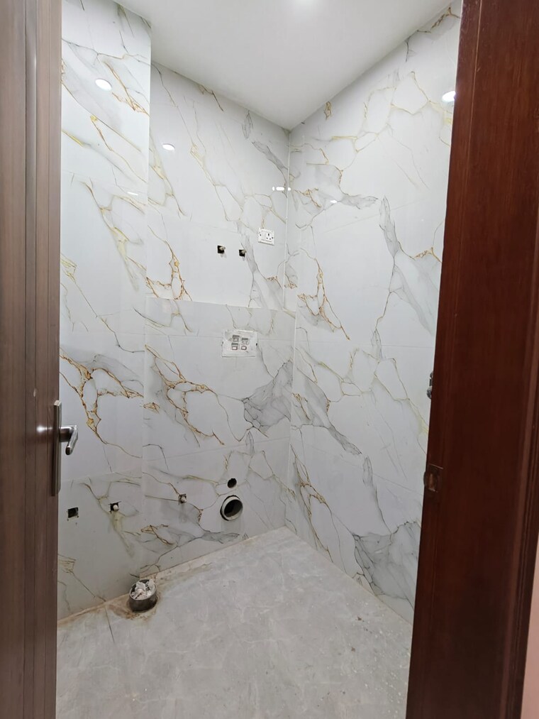 Bathroom, reena-homes 2 Bedroom 1000 Sq.Ft. Builder Floor In Sector 75 Noida 9444405