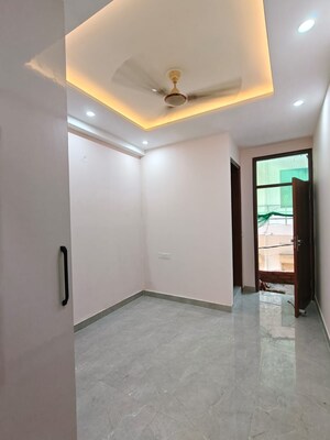 Room in 2 BHK Builder Floor at Reena Homes, Sector 75 – for Sale