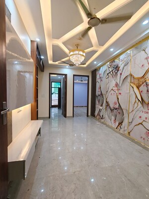 Room in 2 BHK Builder Floor at Reena Homes, Sector 75 – for Sale