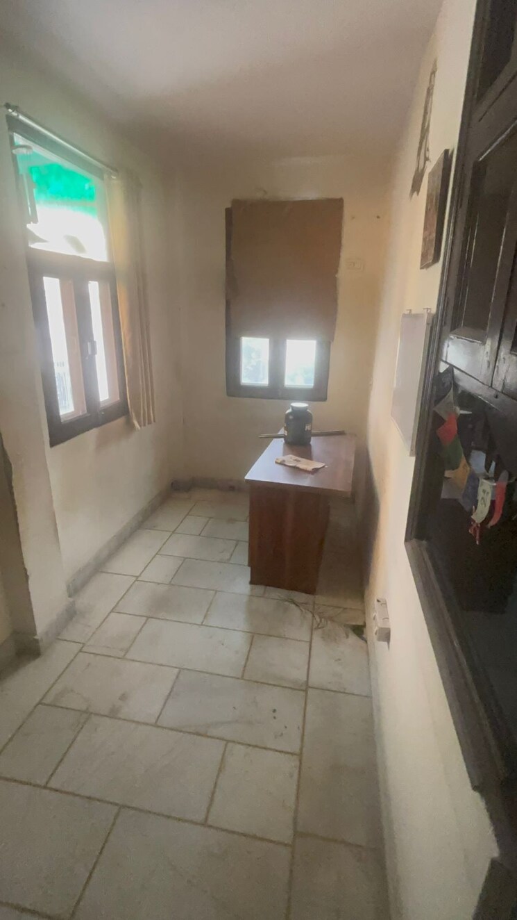 Bathroom, shalimar bagh 2 Bedroom 900 Sq.Ft. Builder Floor In Shalimar Bagh Delhi 9444415