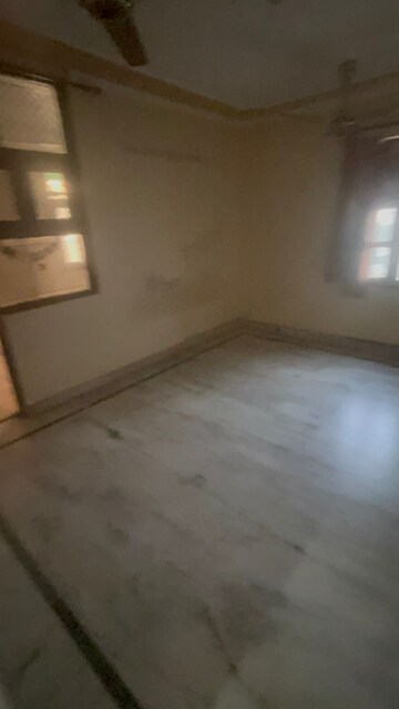 Room in 2 BHK Builder Floor at Shalimar Bagh – for Rent