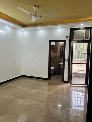 Room in 3.5 BHK Builder Floor at Ansal Sushant Lok I, Sector 43 – for Rent