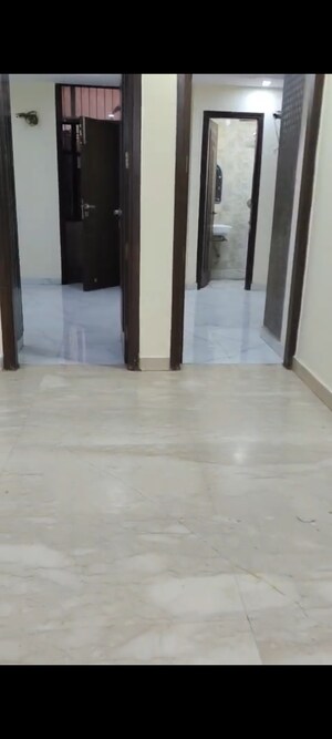 Room in 3 BHK Builder Floor at Pitampura – for Rent