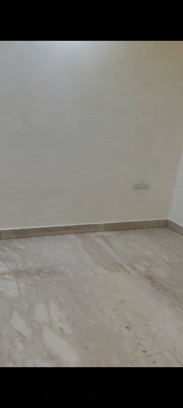 Room in 3 BHK Builder Floor at Pitampura – for Rent