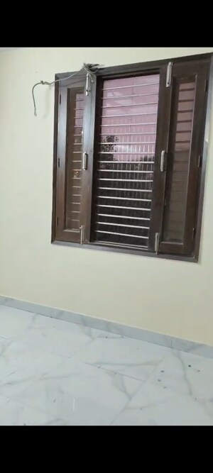 Room in 3 BHK Builder Floor at Pitampura – for Rent