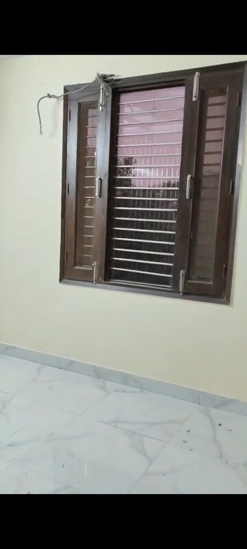 Room in 3 BHK Builder Floor at Pitampura – for Rent