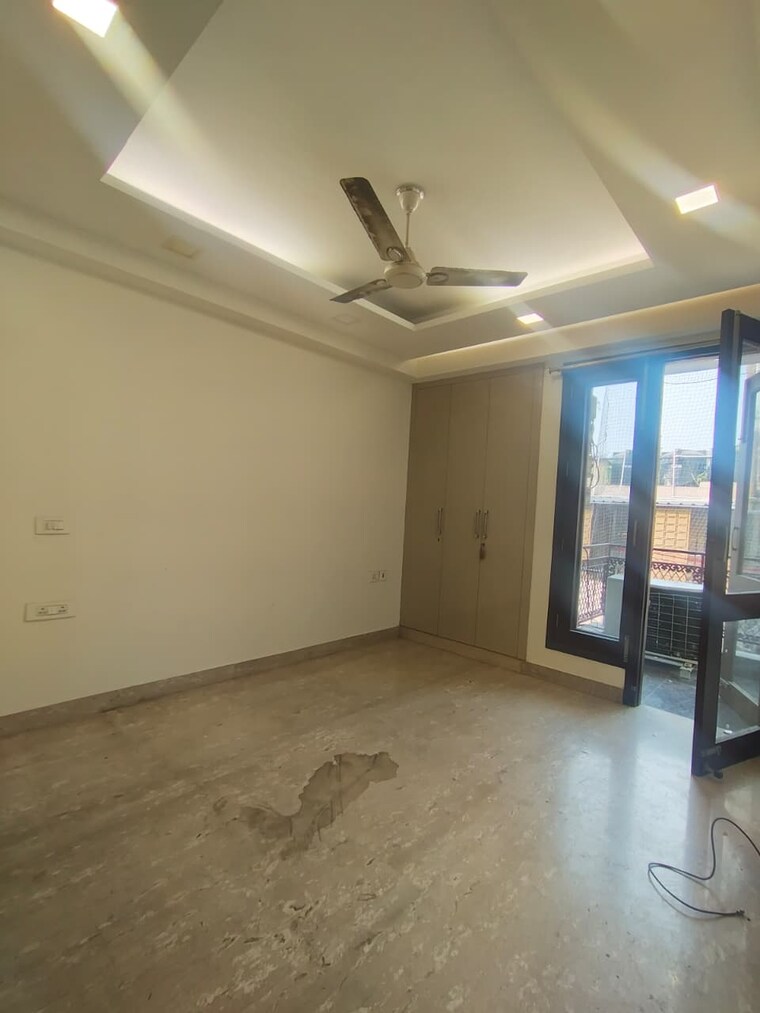 Room, shivalik colony 3 Bedroom 1800 Sq.Ft. Builder Floor In Shivalik Colony Delhi 9444539