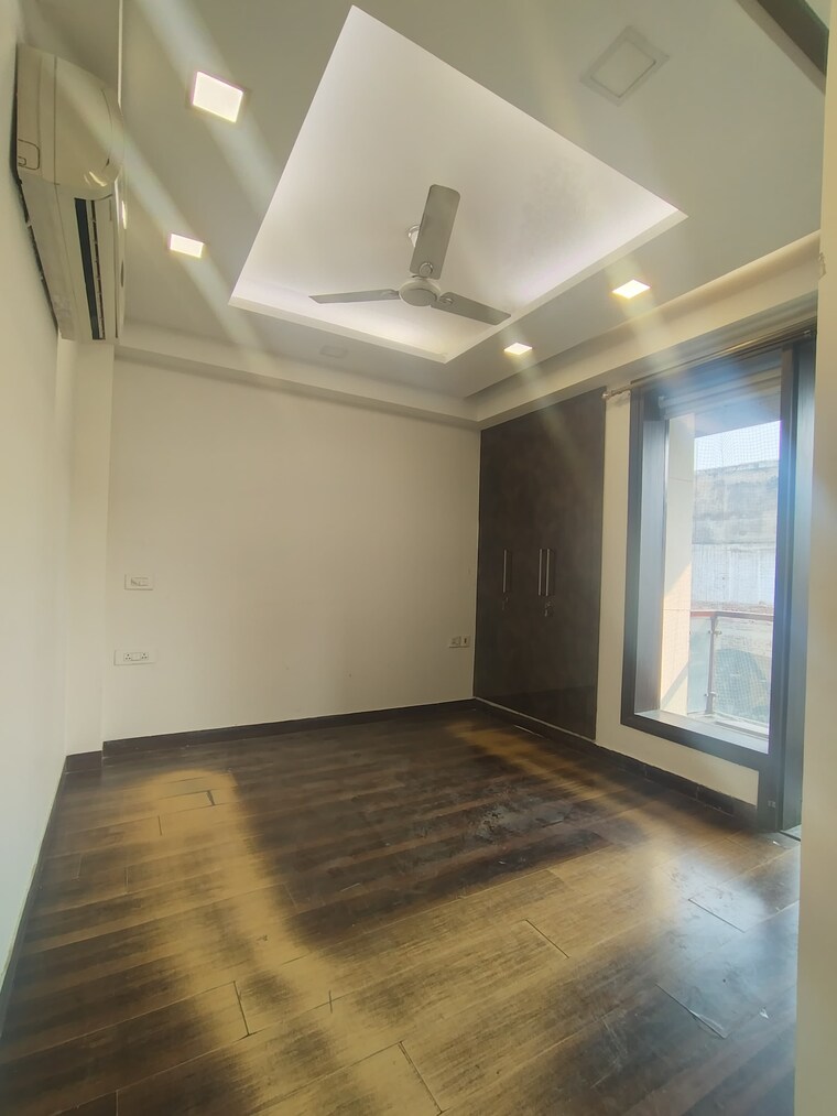 Room, shivalik colony 3 Bedroom 1800 Sq.Ft. Builder Floor In Shivalik Colony Delhi 9444539