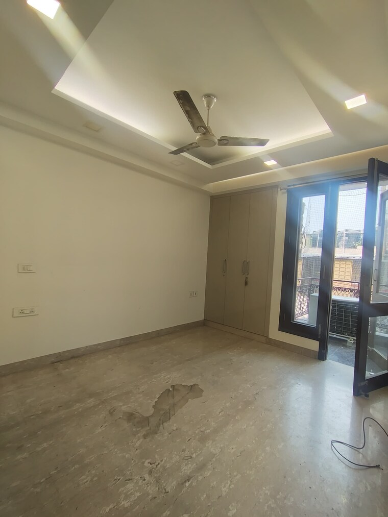 Room, shivalik colony 3 Bedroom 1800 Sq.Ft. Builder Floor In Shivalik Colony Delhi 9444539