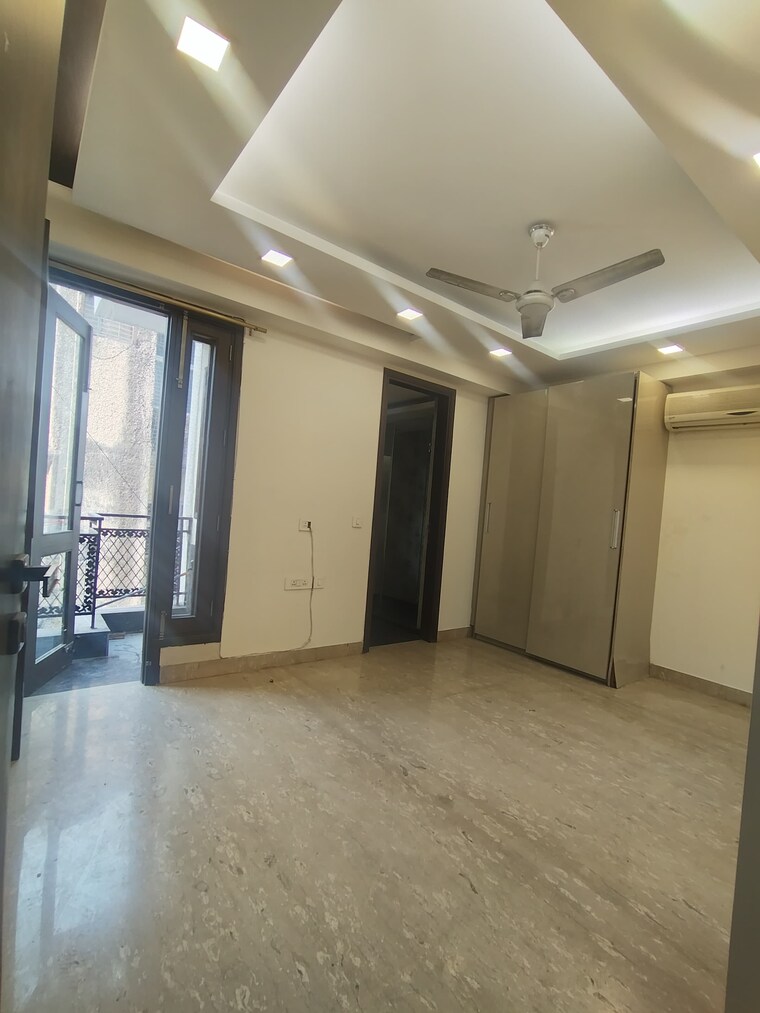 Room, shivalik colony 3 Bedroom 1800 Sq.Ft. Builder Floor In Shivalik Colony Delhi 9444539