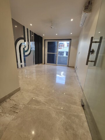 Room in 3.5 BHK Builder Floor at Dlf Phase ii – for Rent