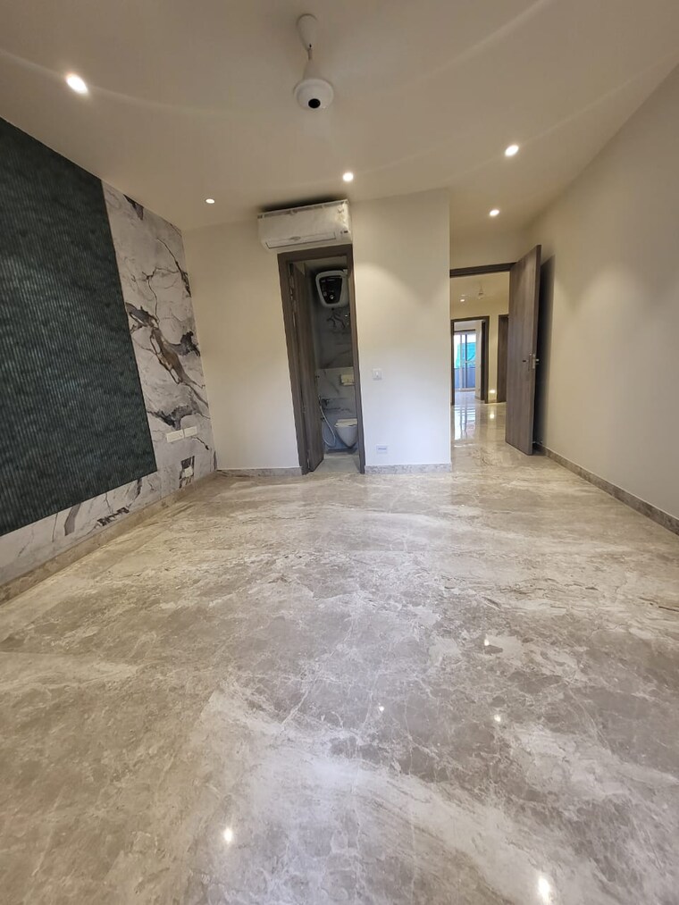 Room, dlf phase ii 3.5 Bedroom 1500 Sq.Ft. Builder Floor In Dlf Phase ii Gurgaon 9444445