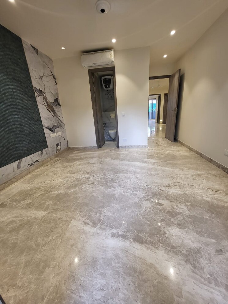 Room, dlf phase ii 3.5 Bedroom 1500 Sq.Ft. Builder Floor In Dlf Phase ii Gurgaon 9444445