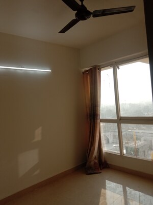 Room in 2 BHK Apartment at Signature Global Prime, Sector 63a – for Rent