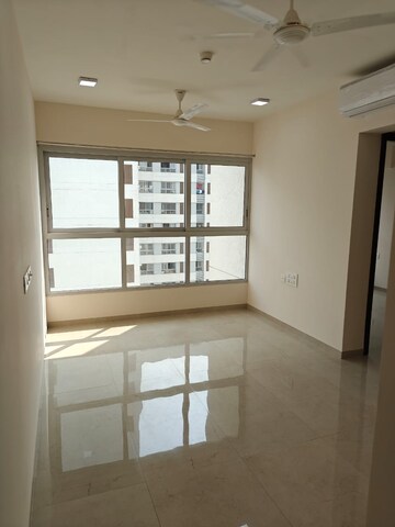 Room in 2 BHK Apartment at Piramal Vaikunth, Balkum Pada – for Rent