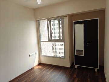 Room in 2 BHK Apartment at Piramal Vaikunth, Balkum Pada – for Rent