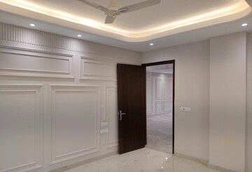 Room in 4 BHK Apartment at Aradhya Homes, Sector 67a – for Rent