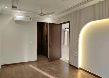 Room in 4 BHK Apartment at Aradhya Homes, Sector 67a – for Rent